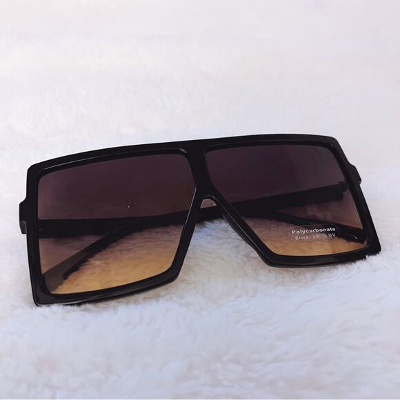 Ivonne Black Flat Oversized Square Sunglasses - Picture 4 of 11